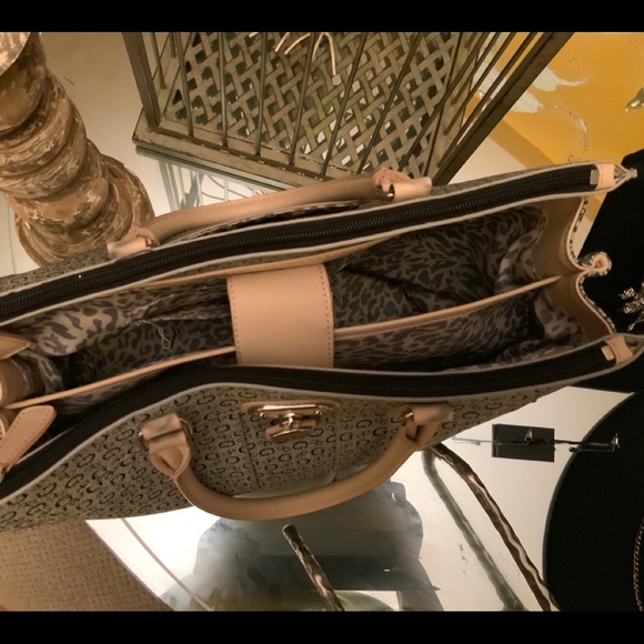 Guess Tote - Picture 3 of 13